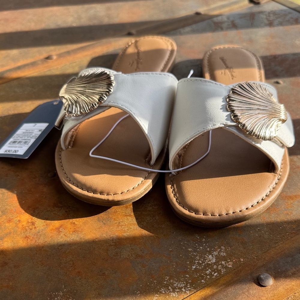 Universal Thread Cream and Gold Shell Sandals - Picture 3 of 3